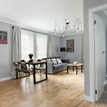 Short Apartment *