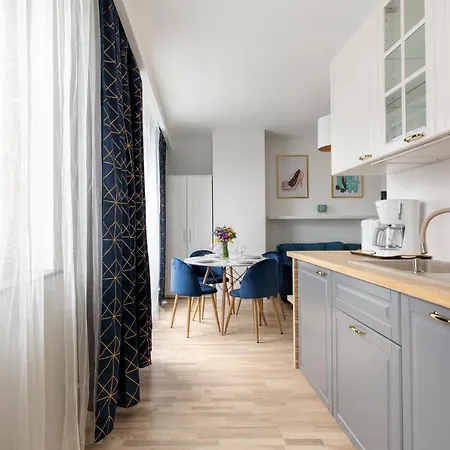 Apartment Short