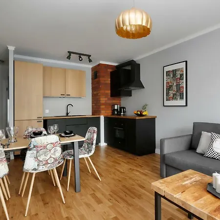 Short Apartment *